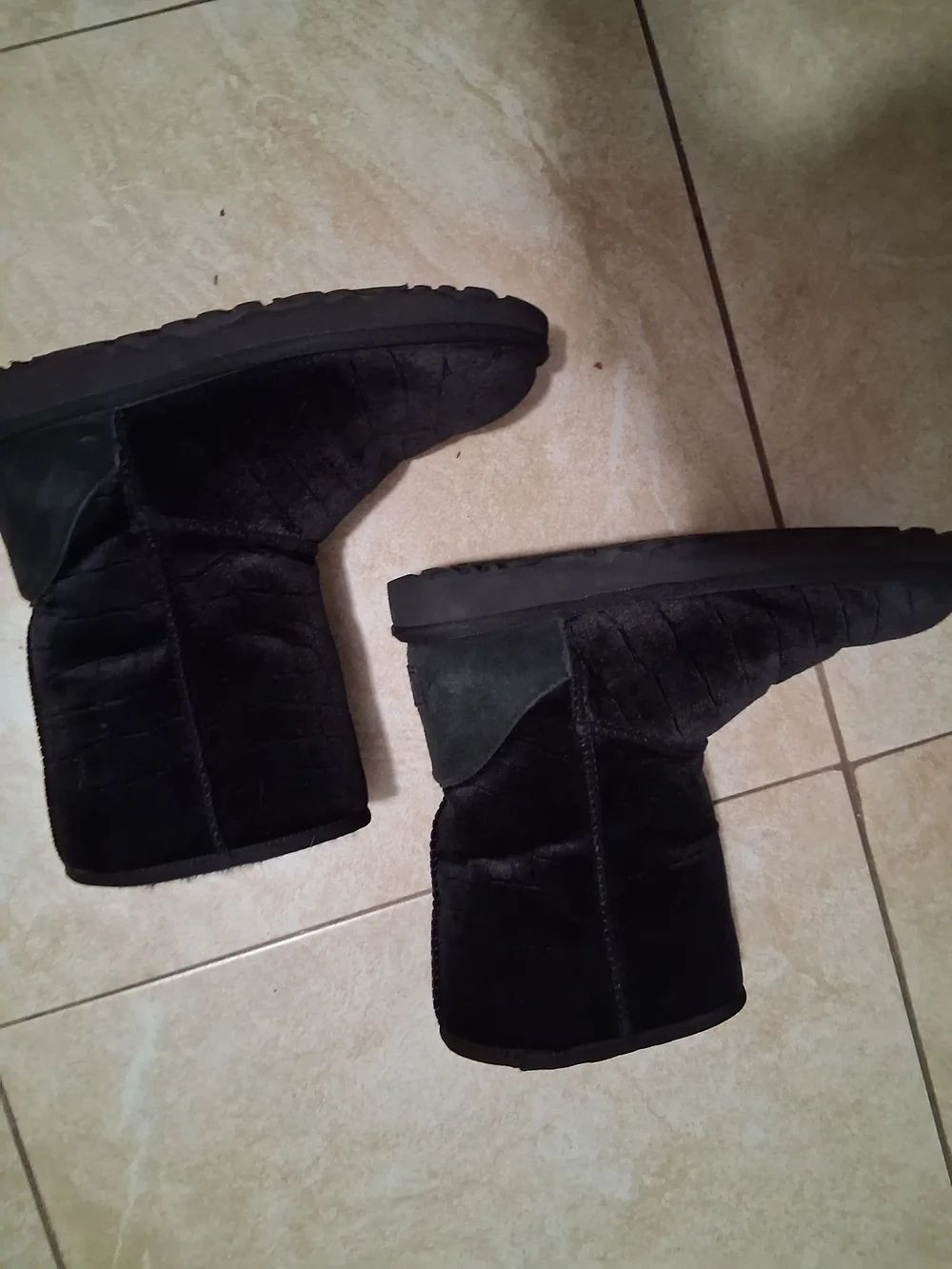 Classic Black Women's Winter Pull-On Boots UGG